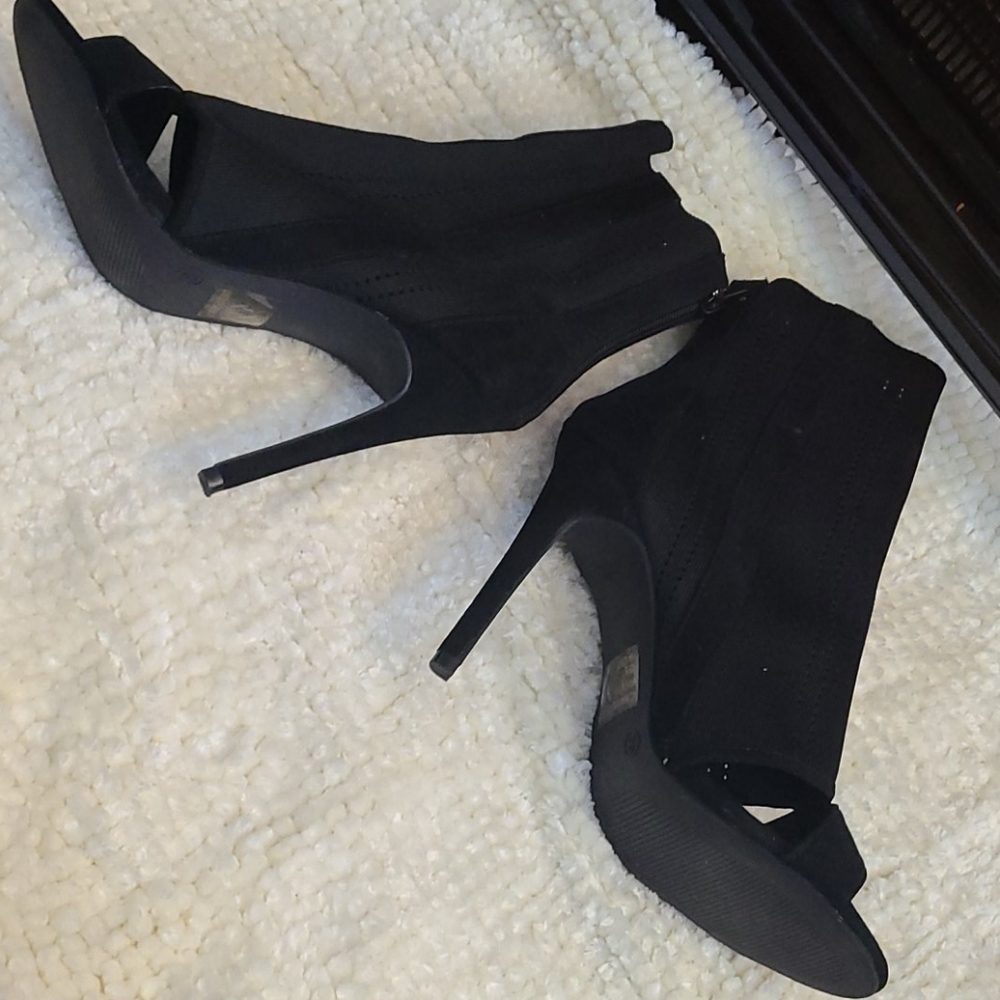 Shoes - Picture 4 of 6